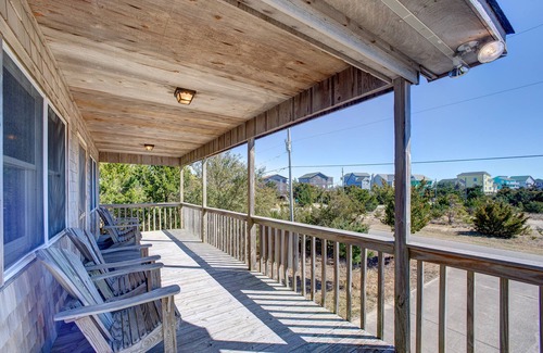 Salvo Casa | ocean-side vacation gem steps to beach w/central AC, WiFi, balcony, washer/dryer