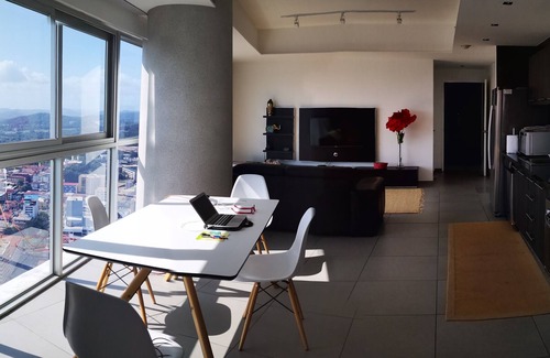 Calidonia Apartamento | Ocean/Skyline Views, Fully Furnished Apartment, Iconic design, Ave Balboa