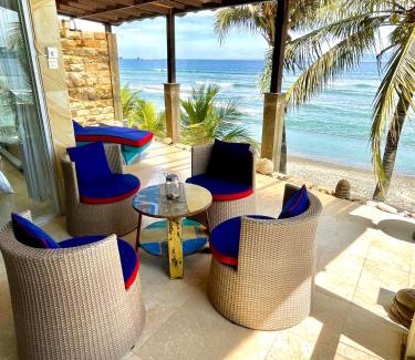 Candi Dasa Apartamento | Ocean Suite By A&J - Exceptional Beachfront Apartment - Candidasa