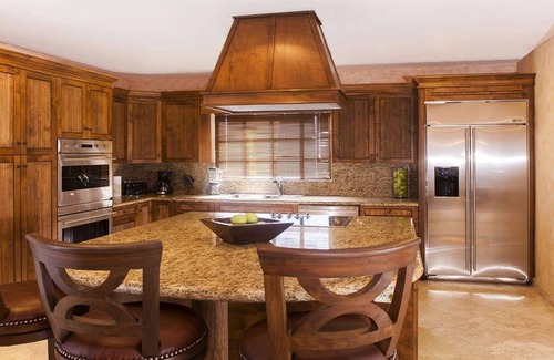 Colonia El Progreso Condominio | Ocean View 1 Bedroom Condo Cabo San Lucas, multiple restaurants, spa and gym