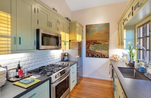 Village of La Jolla Cabaña | Ocean View 1-bedroom treehouse 8 min from La Jolla cove