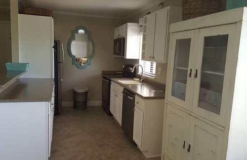 Satellite Beach Condominio | Ocean view 1st floor 2-bedroom condo in desirable Satellite Beach.