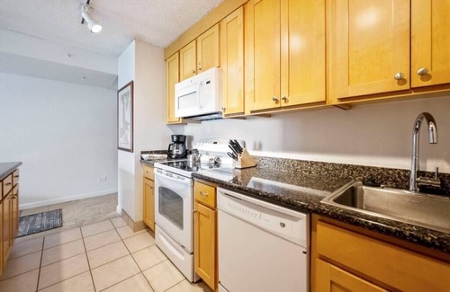Honokowai Apartamento | Ocean view 2 bed/2bath Kaanapali Shores resort gem