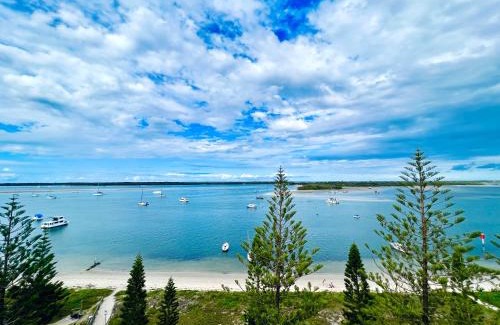 Biggera Waters Apartamento | Ocean View 2BR Apartment and SPA