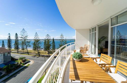 Biggera Waters Apartamento | Ocean View 2BR Apartment and SPA