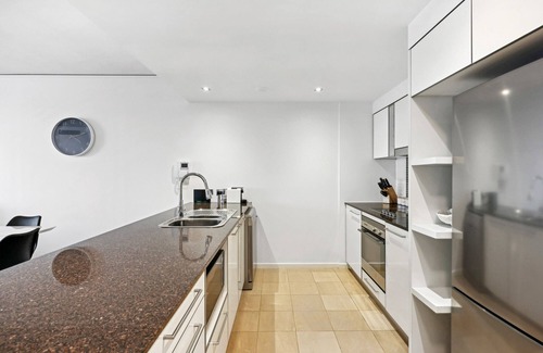 Broadbeach Apartamento | Ocean View 3-Bed with Gym, Pool, Sauna & Parking