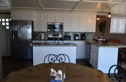 El Pescador Casa | Ocean view and walking distance from the beach or Lobster Village!
