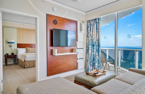 Sunny Isles Beach Hotel | Ocean View Apartment w/ Kitchen in Luxury Beach Resort