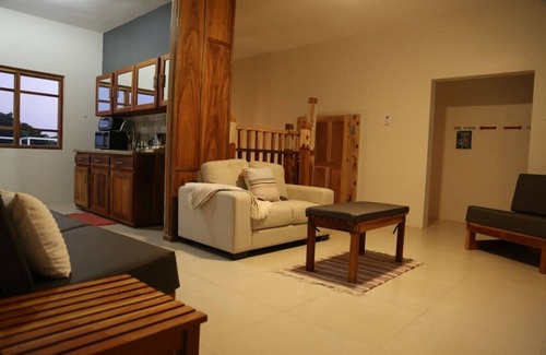 Treasure Beach Apartamento | Ocean-View Apartment at VillaMerissa 4 BR/4 Bath. Walk to Beach, JackSprat