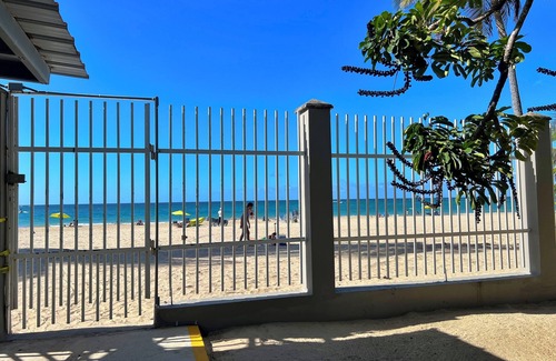 Isla Verde Casa | Ocean View Apartment with Direct Access to the Beach at the Heart of Isla Verde