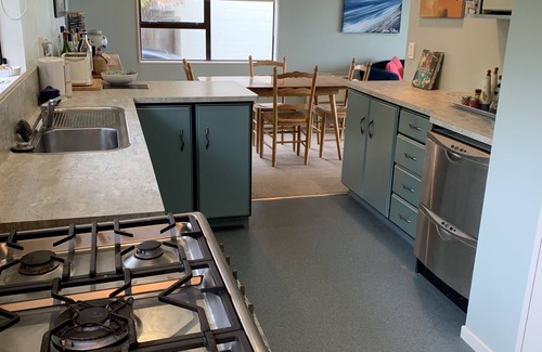 Paraparaumu Casa | Ocean view Bach