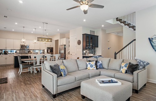 Frankford Casa | Ocean View Beach Club stylish home with outdoor pool, fast WiFi, & wet bar