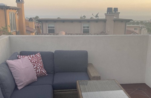 South Redondo Casa | Ocean view beach house in south Redondo 3min drive to beach!