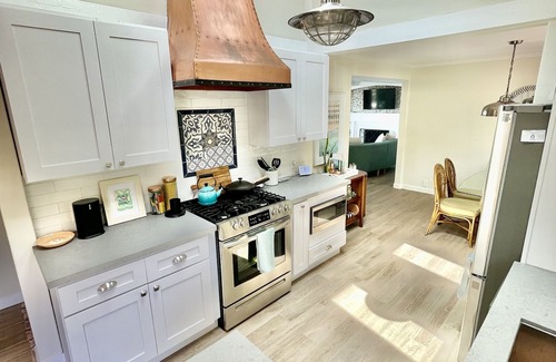 Summerland Casa | Ocean View Bungalow - walk to everything!