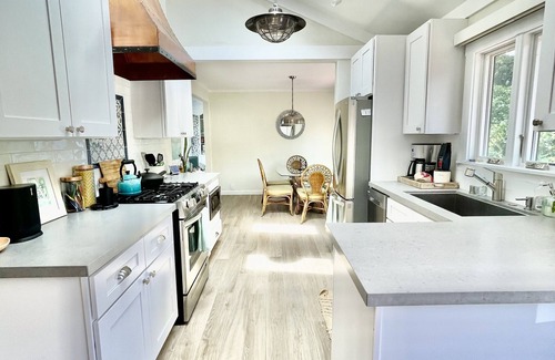 Summerland Casa | Ocean View Bungalow - walk to everything!
