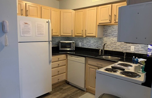 North Ocean City Condominio | Just 90 steps from the beach! Cozy 1-bdrm condo.