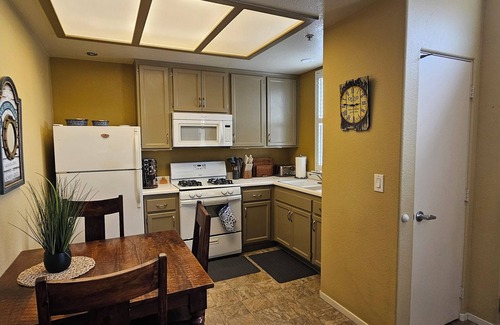 Oceano Condominio | Ocean view, pet friendly condo a block from the beach