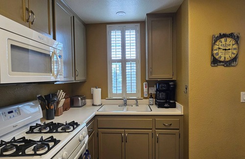 Oceano Condominio | Ocean view, pet friendly condo a block from the beach