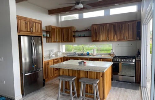 Gibson Bight Condominio | Ocean View Condo in West End