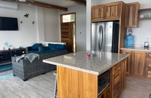 Gibson Bight Condominio | Ocean View Condo in West End
