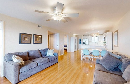 Rodanthe Condominio | Ocean view condo with pool access, furnished balcony, & central AC