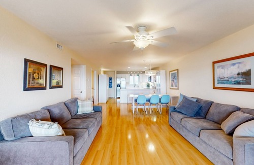 Rodanthe Condominio | Ocean view condo with pool access, furnished balcony, & central AC