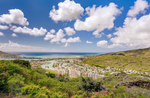 Hawaii Kai Casa | Ocean View Cottage if rented with Main House can sleep up to 11 guests