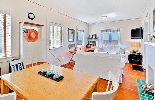 Village of La Jolla Cabaña | Ocean-view cottage with steps from La Jolla Cove & Prospect Street