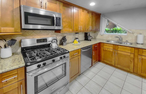 South Mission Beach Condominio | Ocean View Dreams - AC, Private Patio, Gas Grill, Private Washer/Dryer!