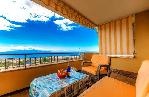 Santiago del Teide Apartamento | Ocean view Family Apartment in Playa La Arena