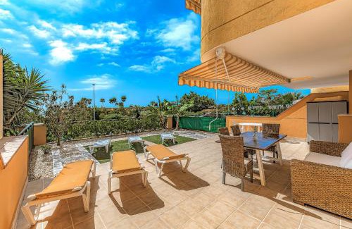 Santiago del Teide Apartamento | Ocean view Family Apartment in Playa La Arena