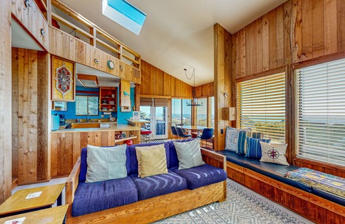 Sea Ranch Casa | Casa con vista al mar con piscinas compartidas, tenis y saunas: ¡2 perros están bien!