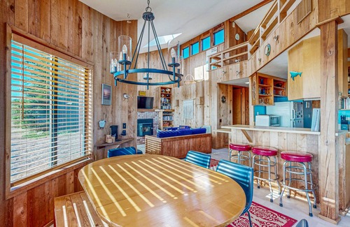 Sea Ranch Casa | Casa con vista al mar con piscinas compartidas, tenis y saunas: ¡2 perros están bien!