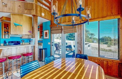 Sea Ranch Casa | Casa con vista al mar con piscinas compartidas, tenis y saunas: ¡2 perros están bien!