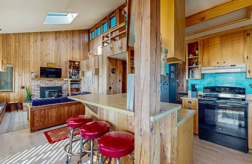 Sea Ranch Casa | Casa con vista al mar con piscinas compartidas, tenis y saunas: ¡2 perros están bien!