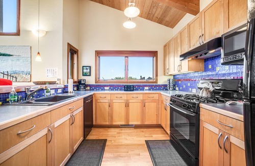 Sea Ranch Casa | Una bañera de hidromasaje privada, piscina comunitaria, vistas al mar y cerca de Pebble Beach!