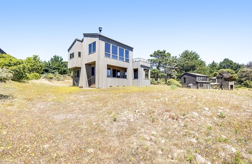 Sea Ranch Casa | Una bañera de hidromasaje privada, piscina comunitaria, vistas al mar y cerca de Pebble Beach!