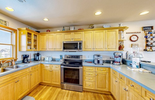 Waves Casa | Ocean view home with private pool, hot tub, mini-golf, game room & great decks