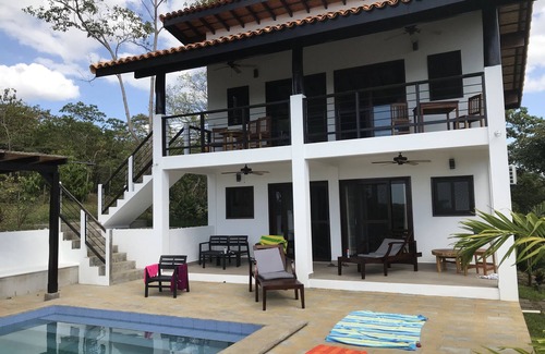 Aserradores Casa | Nicaragua Jungel / Beach House con vista al excelente surf 4 min. caminar cuesta abajo