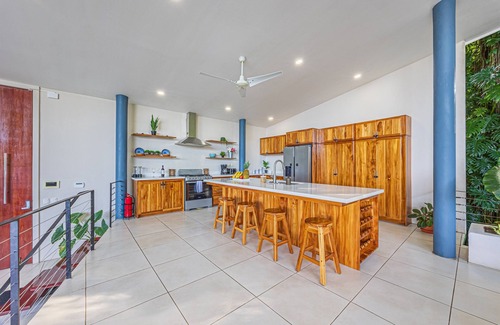 Manuel Antonio Casa | Ocean View, Infinity Pool, Walk to Beach with Newly Renovated Apartment!
