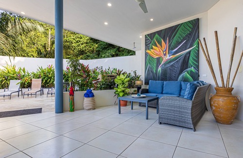 Manuel Antonio Casa | Ocean View, Infinity Pool, Walk to Beach with Newly Renovated Apartment!