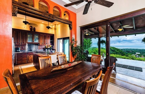 Tamarindo Casa | Villa de lujo con vistas, piscina infiniti, cerca de la playa, tiendas y restaurantes, 3 dormitorios
