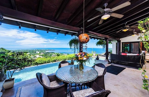 Tamarindo Casa | Villa de lujo con vistas, piscina infiniti, cerca de la playa, tiendas y restaurantes, 3 dormitorios