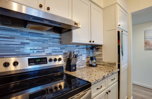 Oceanmarsh Subdivision Condominio | Ocean-View Island Condo w/ Pool: Pets Welcome!