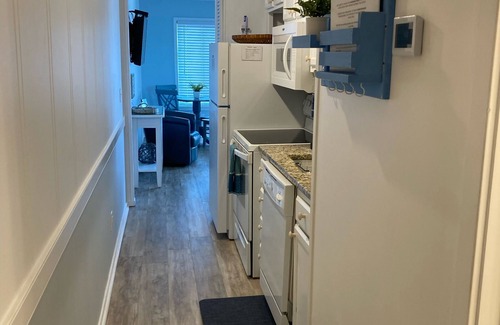 Morehead City Condominio | Ocean View, King Bed, Sleeps 5