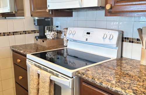 Ocean Park Cama Y Desayuno | Ocean View One-Bedroom walking distance from the Santa Monica Pier!