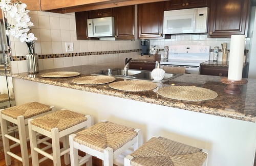 Ocean Park Cama Y Desayuno | Ocean View One-Bedroom walking distance from the Santa Monica Pier!