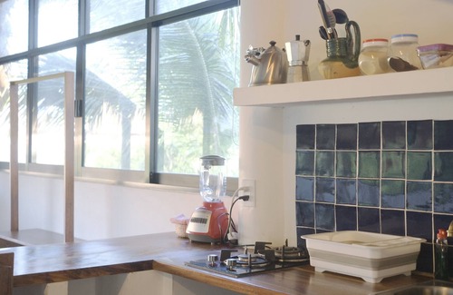 Los Tamarindos Apartamento | Ocean view penthouse. 1 minute from beach.