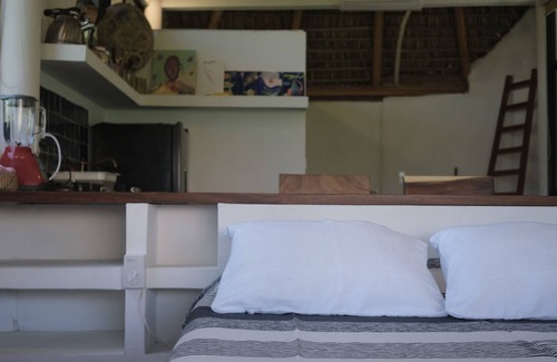 Los Tamarindos Apartamento | Ocean view penthouse. 1 minute from beach.