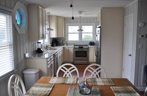 North Myrtle Beach Casa | Vista al mar, casa que admite mascotas con piscina privada! Capacidad para 10 personas.